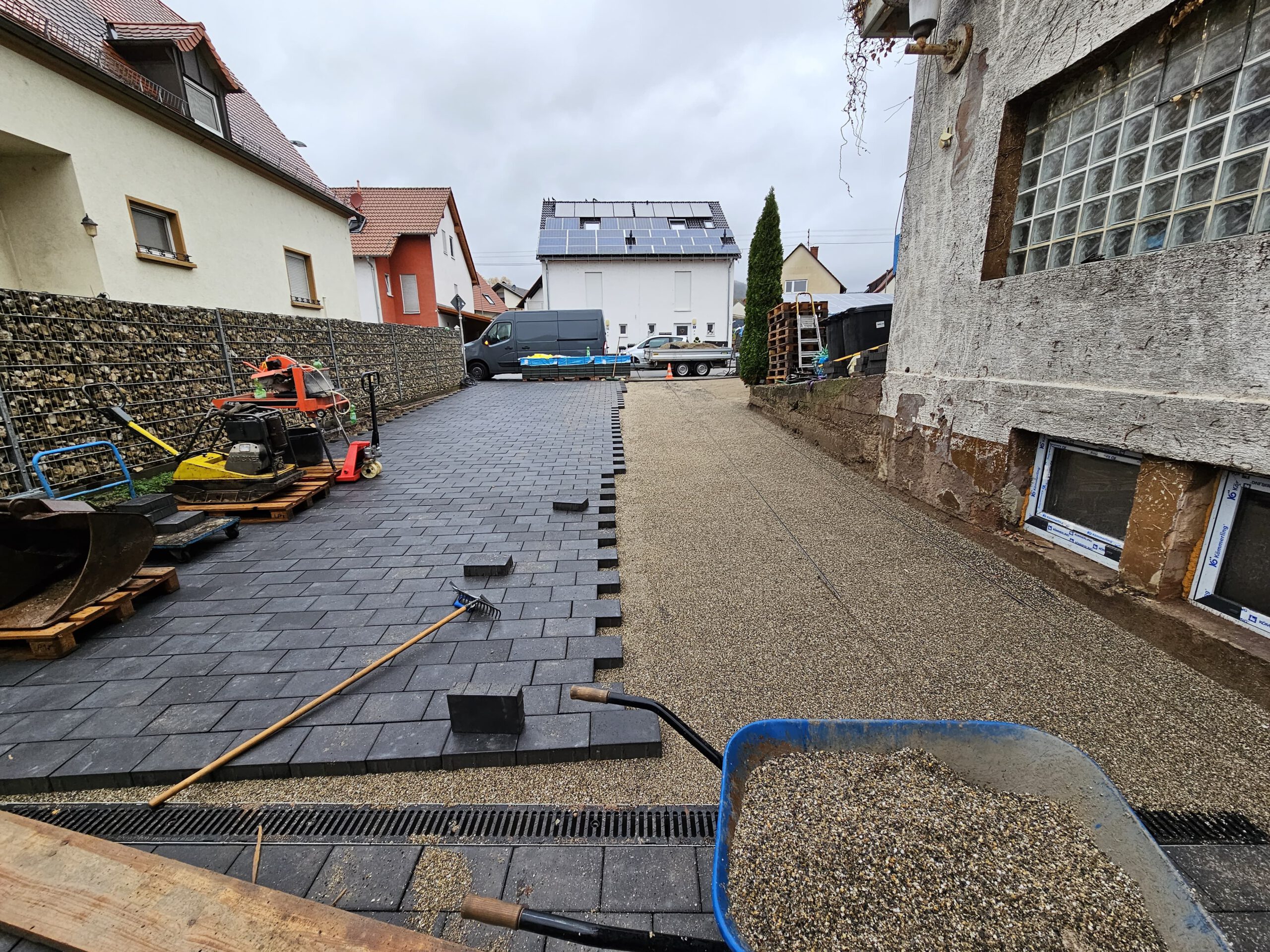 Pflasterarbeiten im Hof, Galabau Luki Neustadt